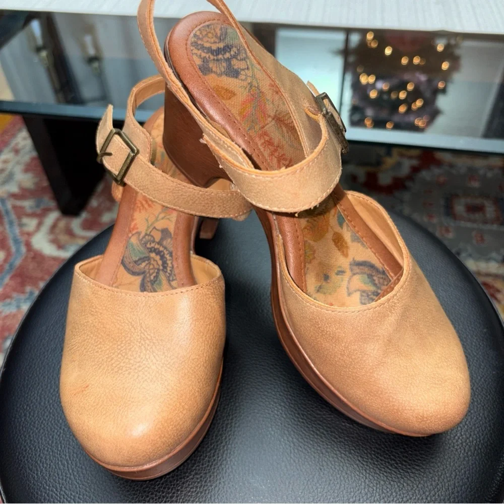 BOC by BORN , Natasha comfort Tan Women's Heels size 9